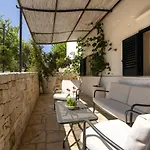 Salinola 4 אוסטוני
