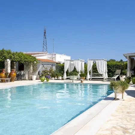 מלון דירות Salinola 4 4*